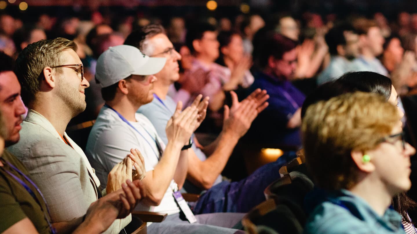 Attendees applauding during a dbt Summit session