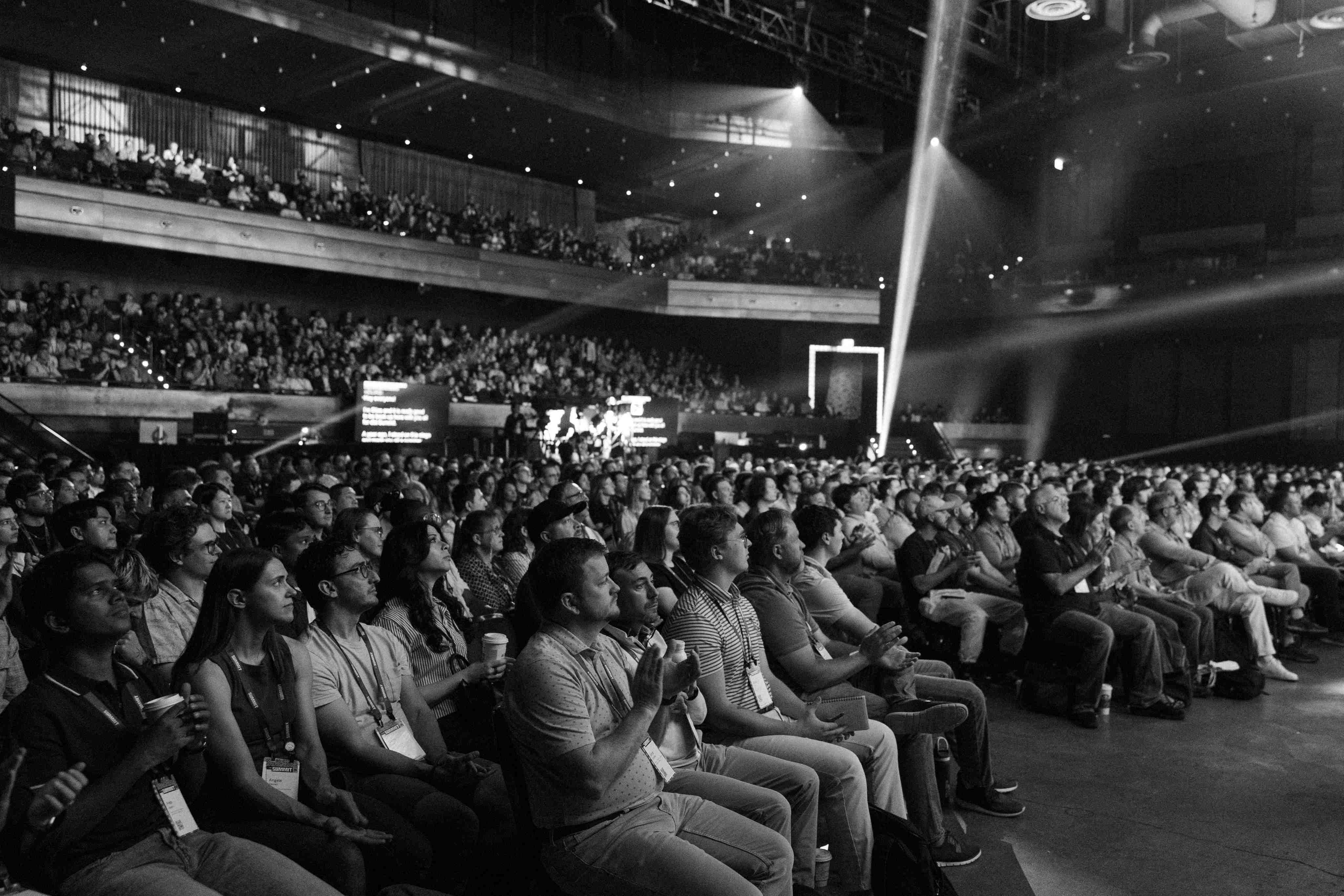 Attendees filling the main stage hall at dbt Summit.
