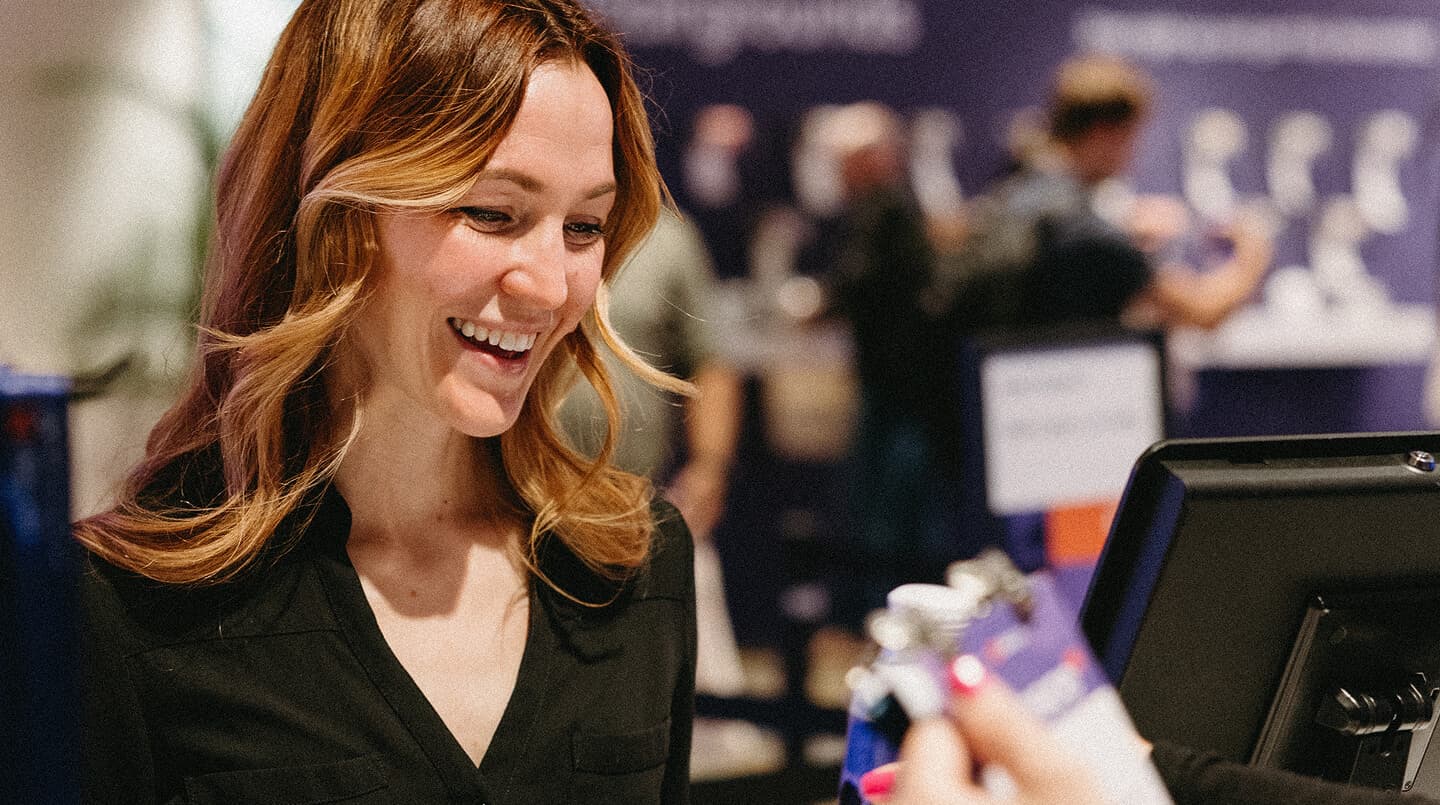 Attendees registering at dbt Summit