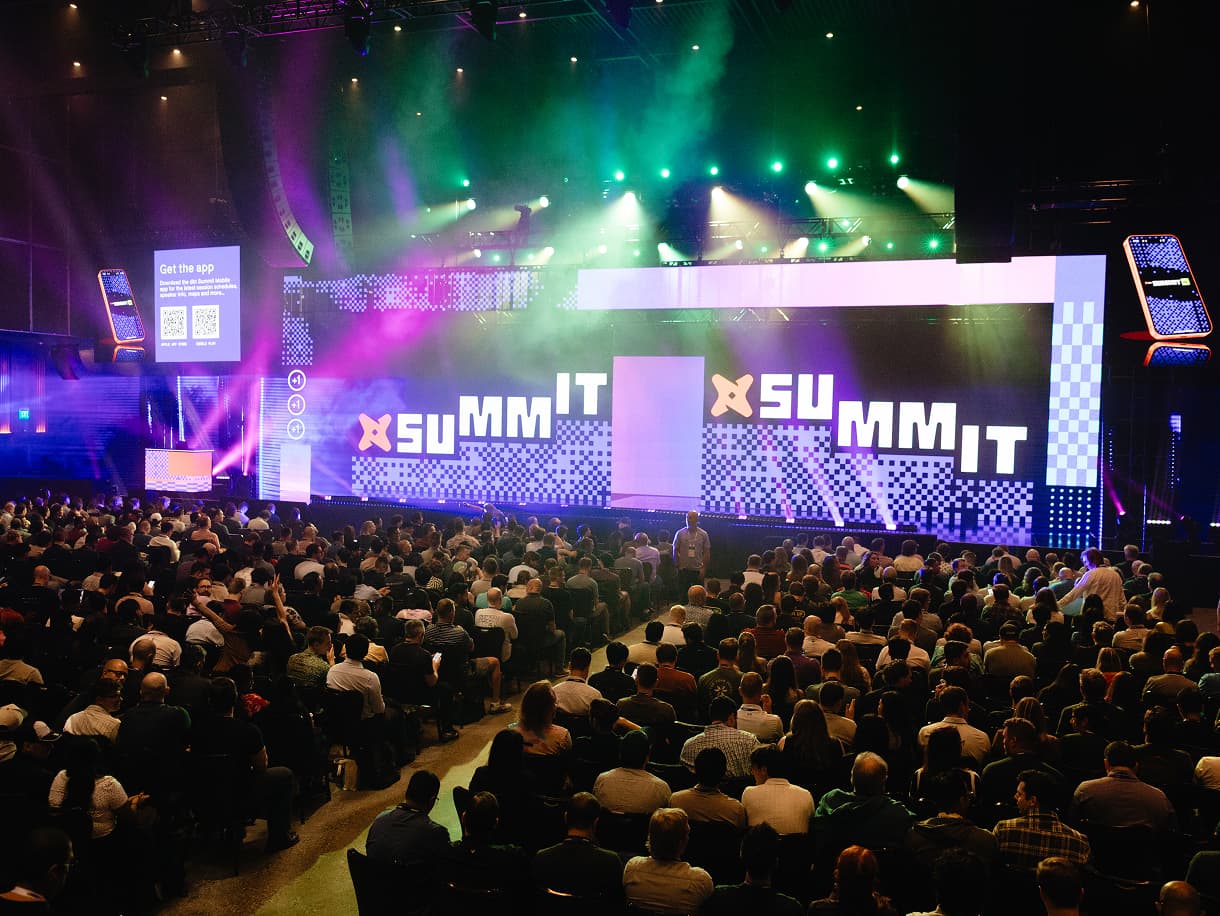 Attendees filling the keynote hall at dbt Summit 2026